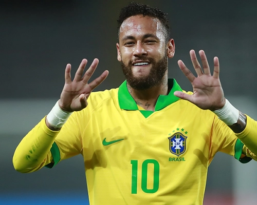 Neymar leva taça do Paulista, comemora gol de Otero e é ovacionado na Vila Belmiro em Santos
