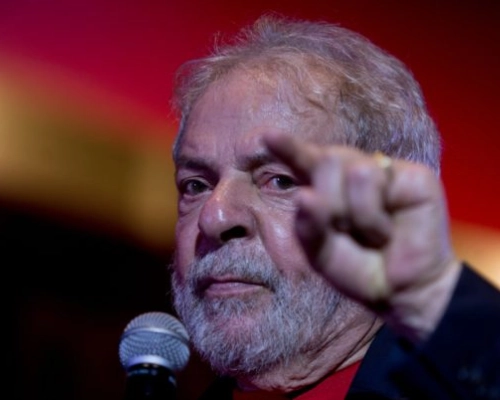 Enquanto eu viver, a extrema direita não voltará a governar este país, diz Lula em convenção