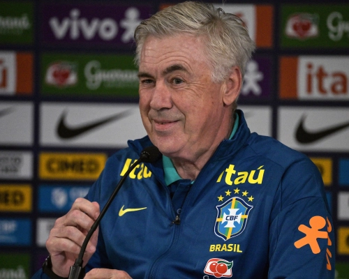 Ancelotti explica convocação de jovens e ausência de veteranos: Porta não está fechada ainda