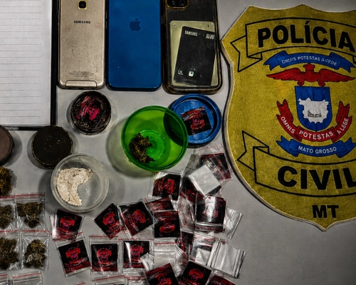Policia Civil de Poconé estoura boca de fumo, apreende drogas e caderno de anotações