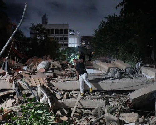 Terremoto de magnitude 7,5 atinge Venezuela e derruba prédios em Caracas