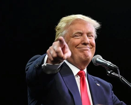 Às vezes acho que vocês não gostam de mim, ironiza Trump em evento da Casa Branca
