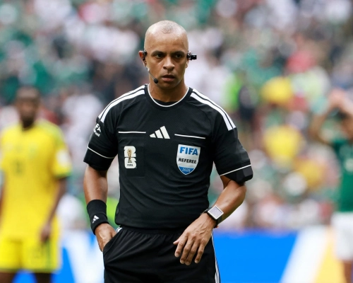 Três expulsos, anúncio em inglês: como foi o árbitro Wilton Sampaio na Copa